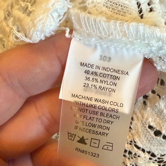 Vince Camuto White Lace Button-Down Shirt with scalloped hemline size medium - Picture 7 of 10